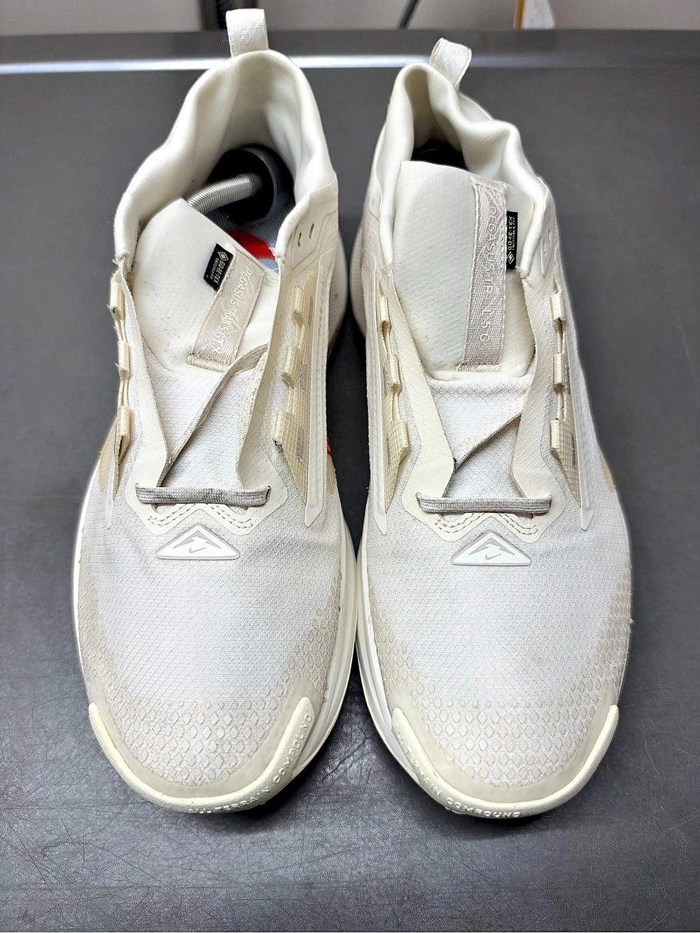 Nike Pegasus Trail 4 GORE-TEX Trail Running Shoes in White & Red